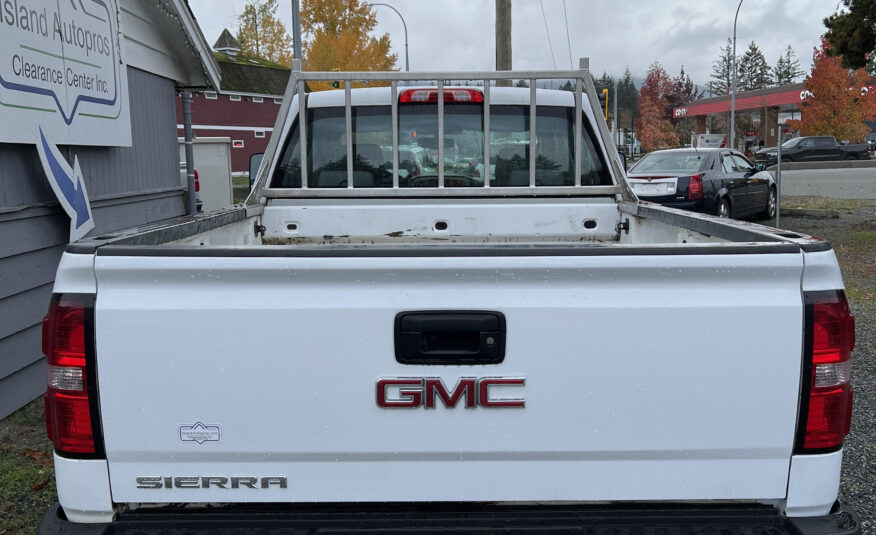 **BIG DISCOUNT** ONE OWNER NO ACCIDENTS 2015 GMC SIERRA 3500HD