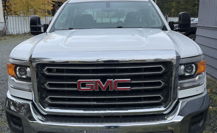 **BIG DISCOUNT** ONE OWNER NO ACCIDENTS 2015 GMC SIERRA 3500HD